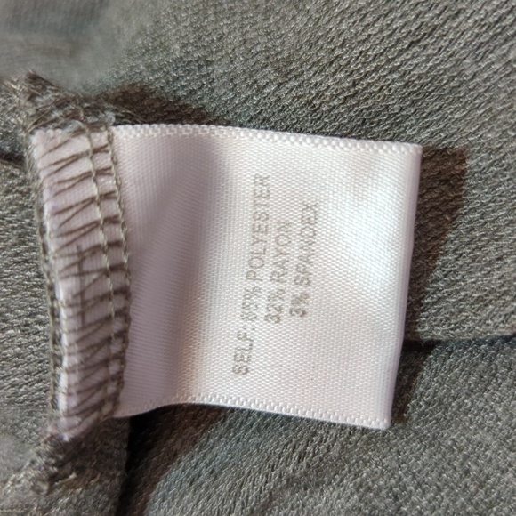 June and Delaney Women's Long Sleeve Camo Sweatshirt Size Small - Picture 7 of 7